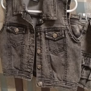 NWOT Enyce black/gray 2-pc sleeveless skirt/vest set w ruffled hem Size 5/6